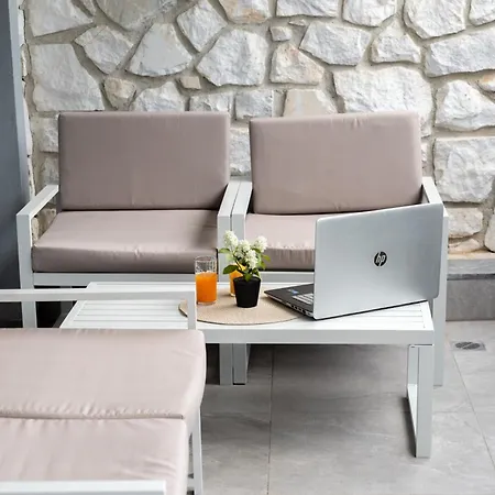 By The Sea Apartment *